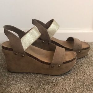 Beige wedges, gently worn